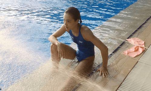 国产海边偷拍走光视频